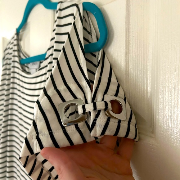 Cold-Shoulder Top - Picture 2 of 4